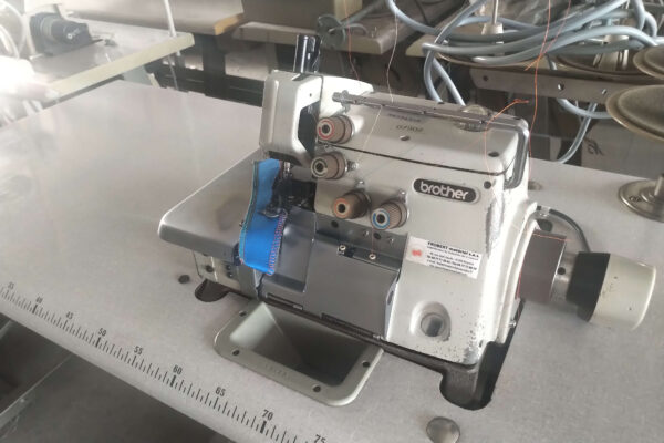 Surjeteuse industrielle Brother EF4-B531 2aig-4fils