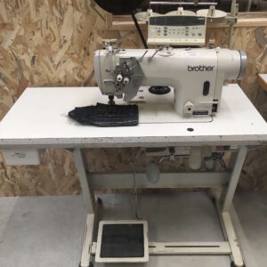 Piqueuse plate 2 aiguilles Brother T8452A