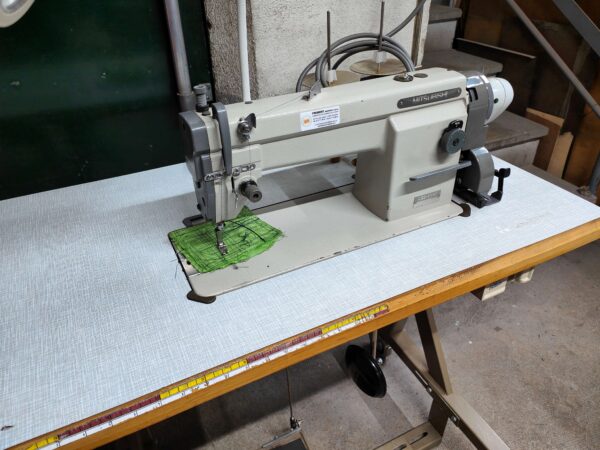 Piqueuse plate simple entrainement 1 aiguille Mitsubishi LS2-1180