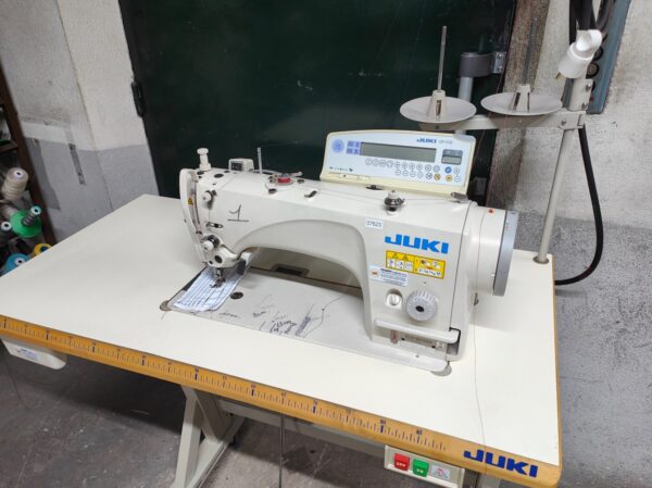 piqueuse plate double entrainement Juki DLN-9010