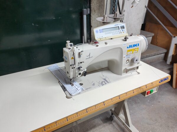 piqueuse plate double entrainement Juki DLN-9010