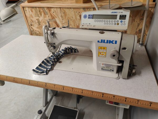 piqueuse plate simple entrainement Juki DDL-8700-7