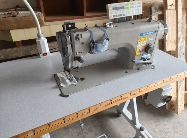 piqueuse plate simple entrainement mitsubishi ls2-1780