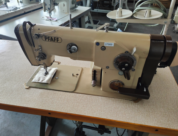 piqueuse zig-zag raseuse pfaff 438 occasion
