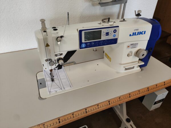 piqueuse plate simple entrainement juki ddl-8000a occasion