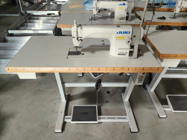 piqueuse plate simple entrainement juki ddl-8700 occasion