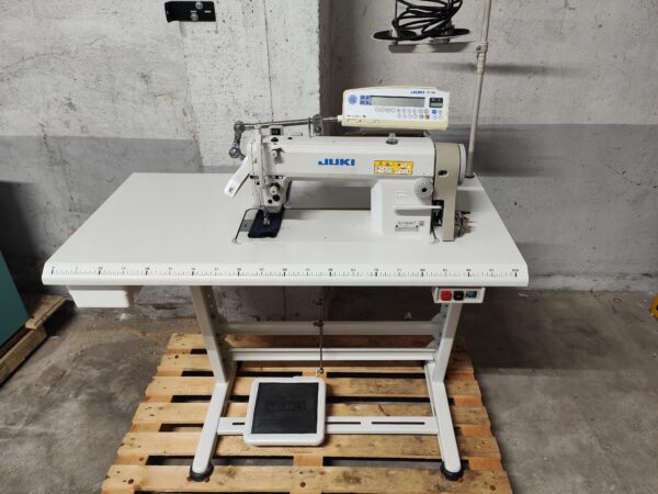 piqueuse plate double entrainement juki dln-5410N-7