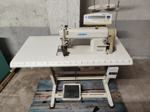 piqueuse plate double entrainement juki dln-5410N-7
